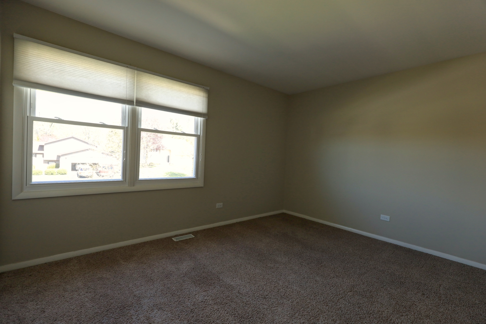 819 Colony Court Lindenhurst, IL 60046 - Photo 16 of 24