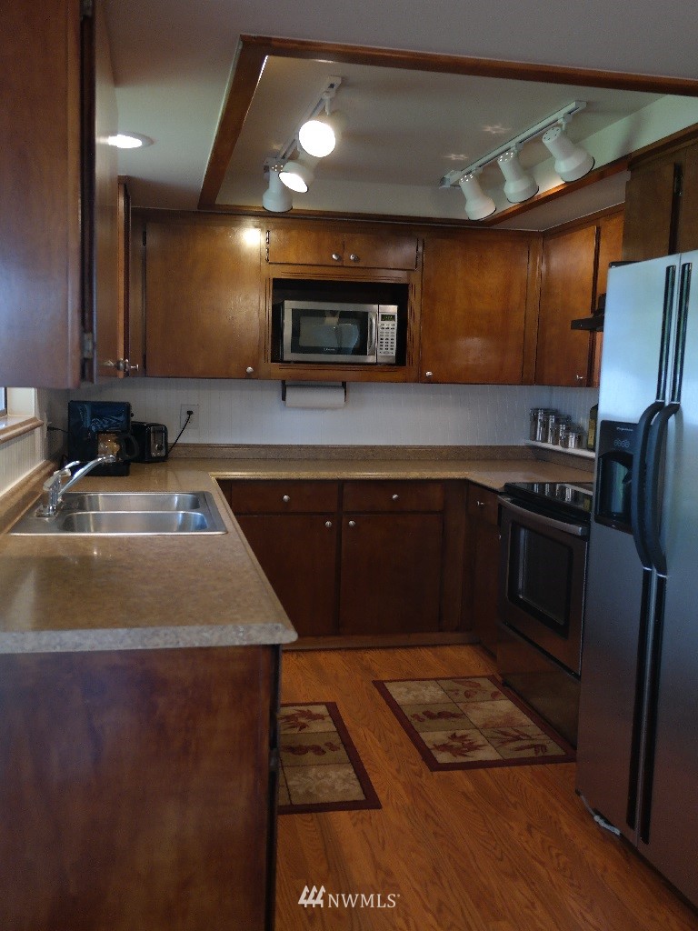 766 Union Avenue Northeast Renton, WA 98059 - Photo 2 of 15