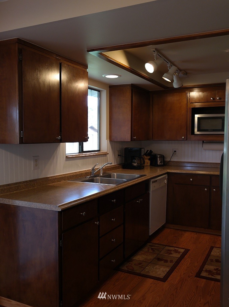 766 Union Avenue Northeast Renton, WA 98059 - Photo 3 of 15