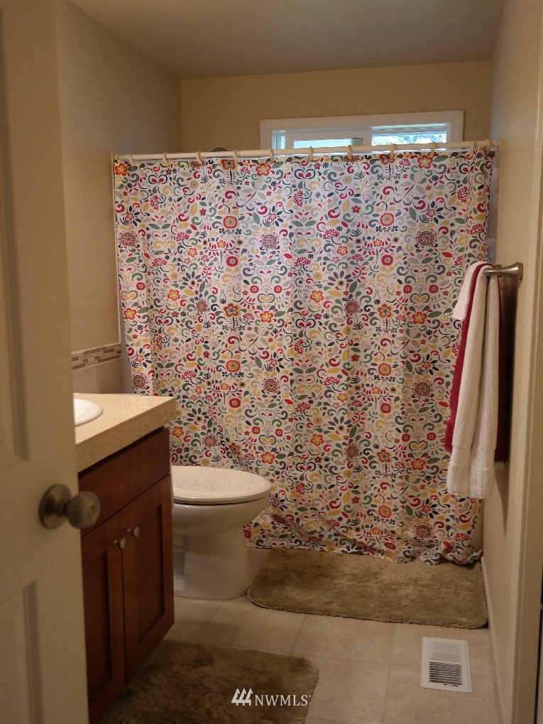 766 Union Avenue Northeast Renton, WA 98059 - Photo 10 of 15