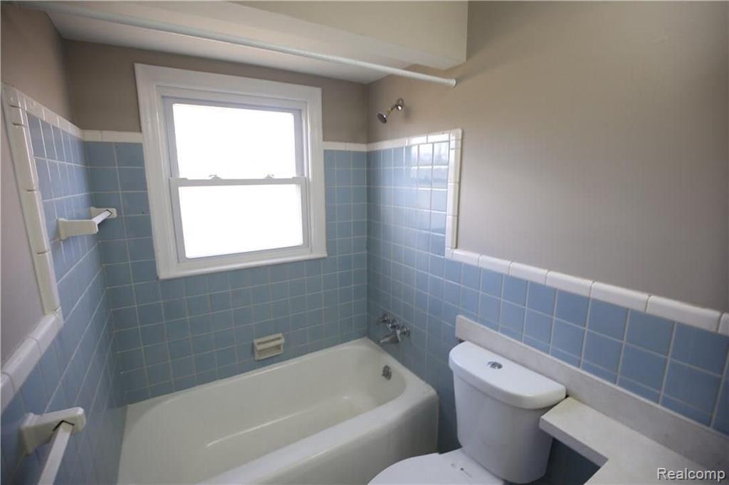 32134 Warren Road Westland, MI 48185 - Photo 13 of 20