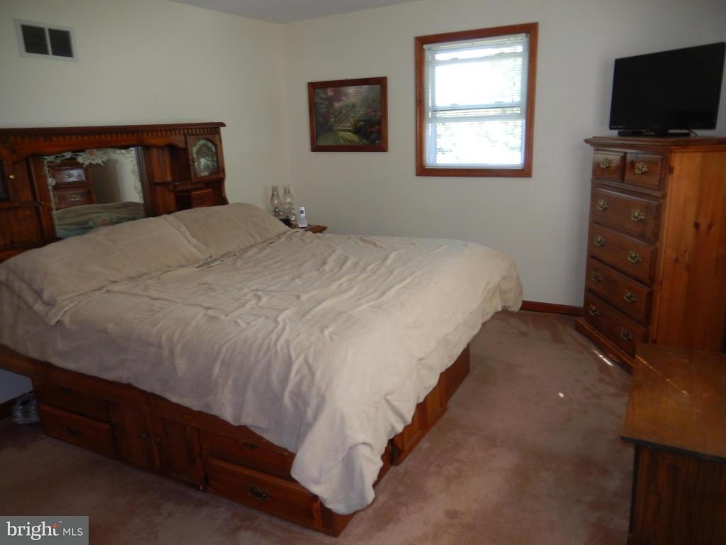 2384 Quarry Road Lebanon, PA 17046 - Photo 17 of 29 Gallery Image 17