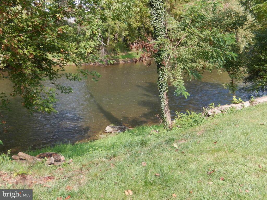 2384 Quarry Road Lebanon, PA 17046 - Photo 3 of 29 Gallery Image 3