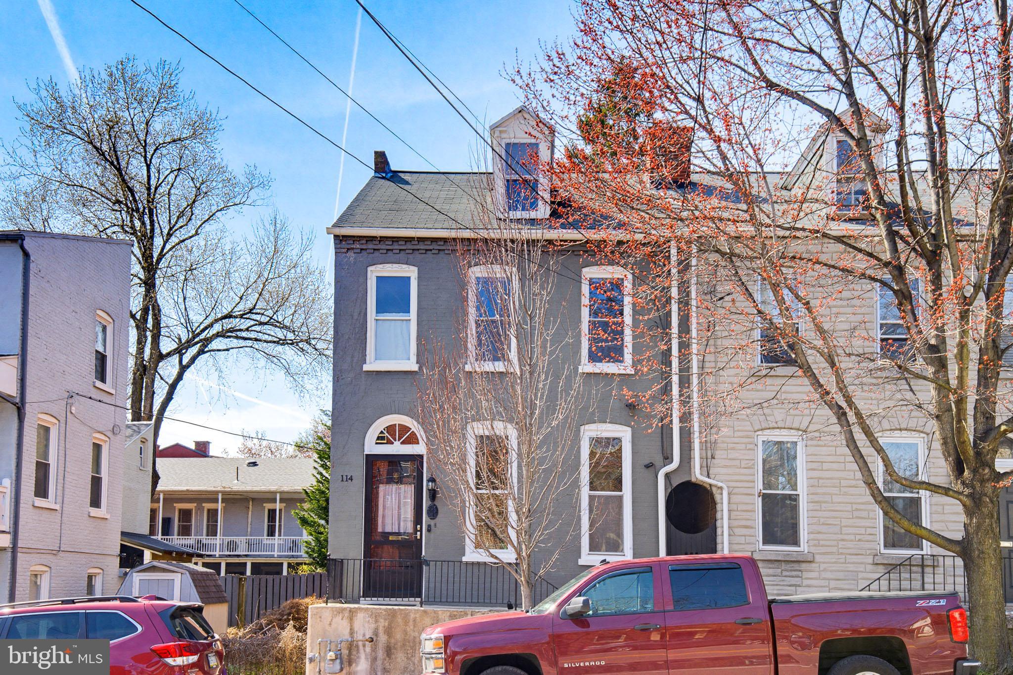114 North Charlotte Street Lancaster, PA 17603 - Photo 3 of 40 a view of a brick building with large windows