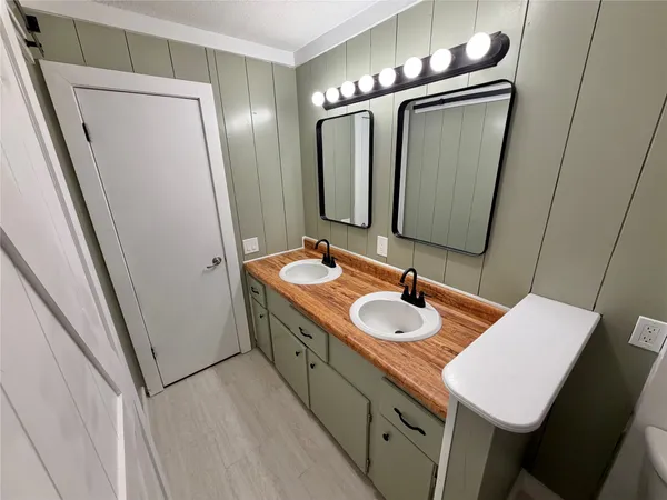 $279,000 | 1415 Avenue East, Danbury, TX 77534