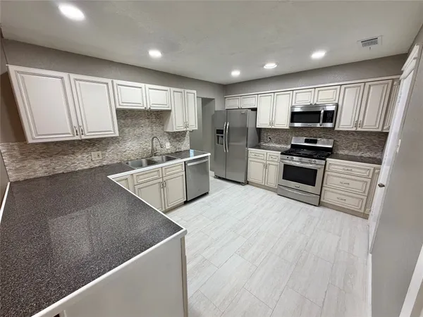 $279,000 | 1415 Avenue East, Danbury, TX 77534