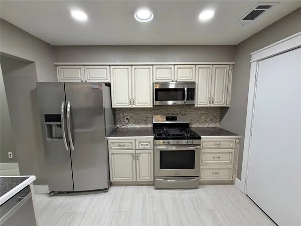 $279,000 | 1415 Avenue East, Danbury, TX 77534