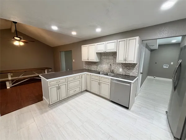 $279,000 | 1415 Avenue East, Danbury, TX 77534