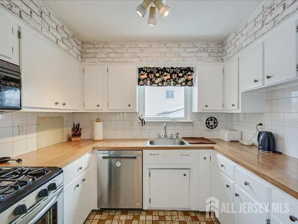 $737,000 | 38 Karen Place, Edison, NJ 08817