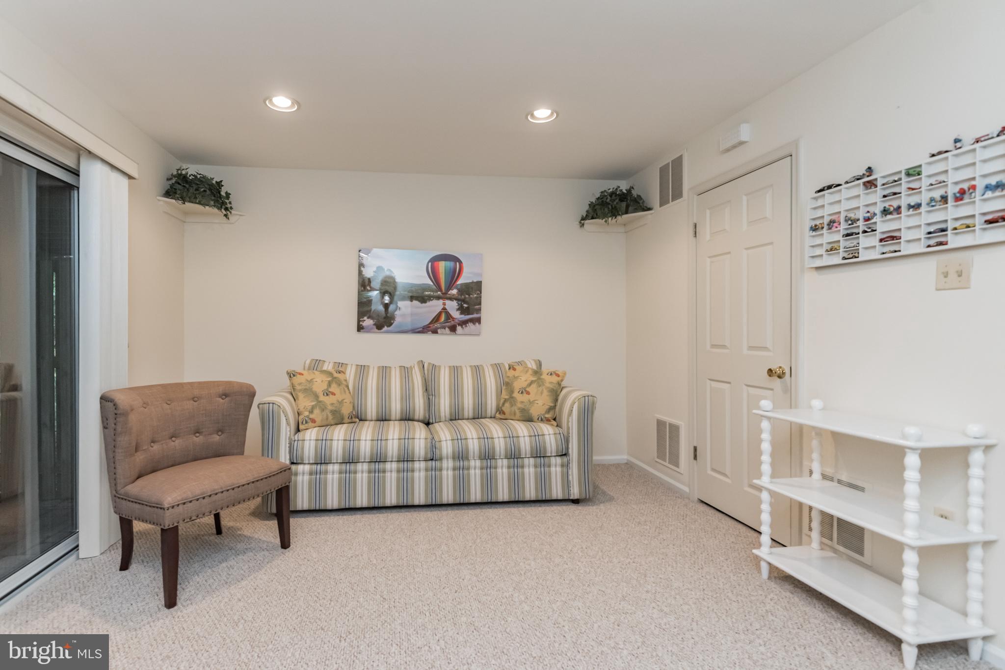 6305 Wind Rider Way Columbia, MD 21045 - Photo 8 of 38 Living Room