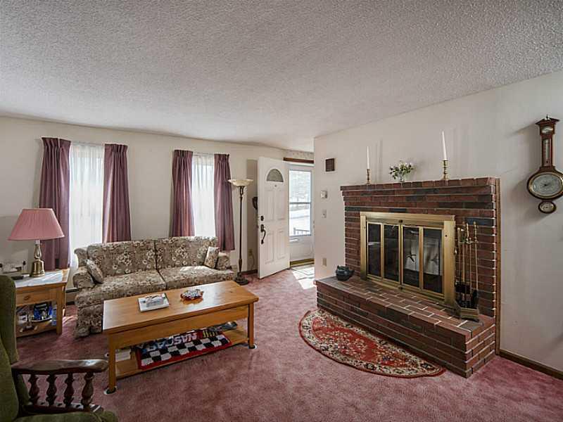 20 Frost Hill Road Portland, ME 04103 - Photo 5 of 13 Living Room.