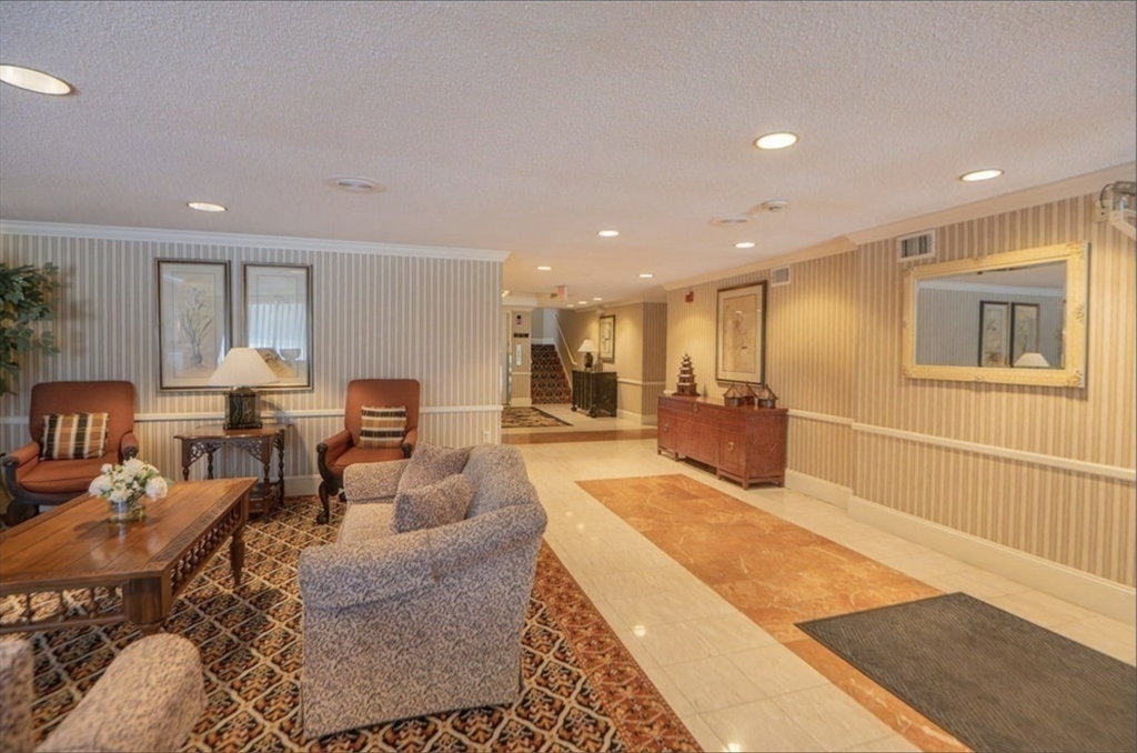 1002 Paradise Road, Unit PHH Swampscott, MA 01907 - Photo 15 of 19