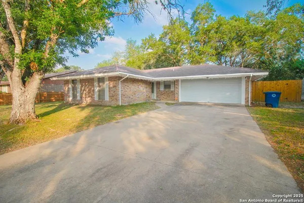 $265,000 | 1404 Las Palmas Circle, Beeville, TX 78102
