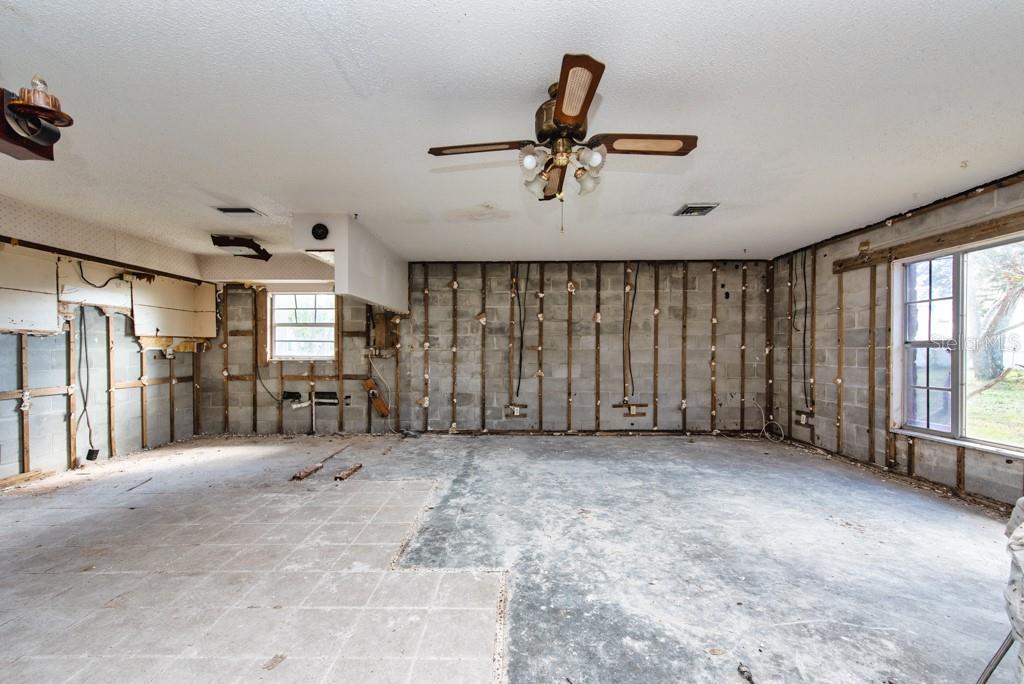 8848 West Millpoint Road Riverview, FL 33578 - Photo 4 of 52