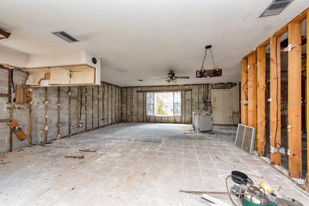 8848 West Millpoint Road Riverview, FL 33578 - Photo 5 of 52