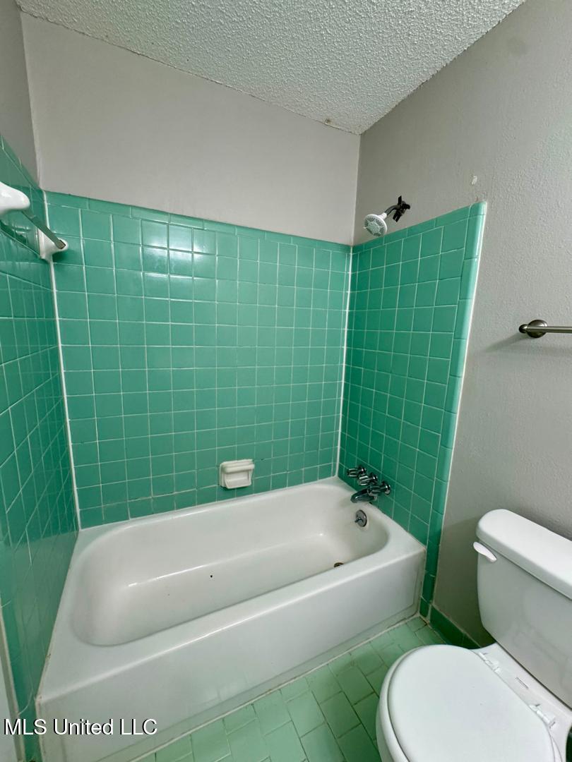 431 Bechtel Boulevard, Unit 3 Ocean Springs, MS 39564 - Photo 18 of 23 bathroom in master bedroom