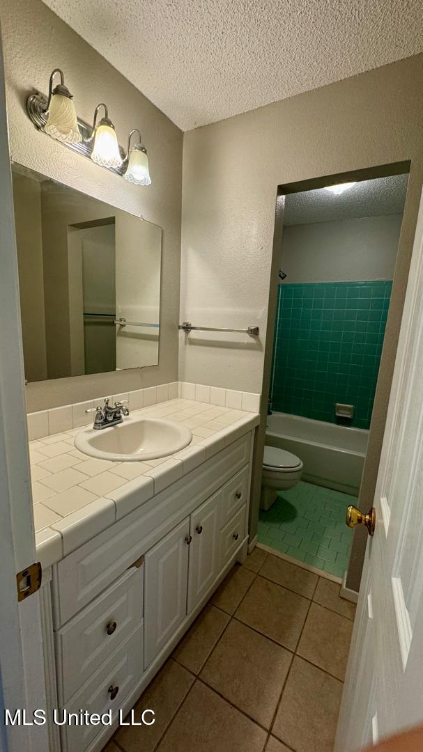 431 Bechtel Boulevard, Unit 3 Ocean Springs, MS 39564 - Photo 21 of 23 Bathroom 1