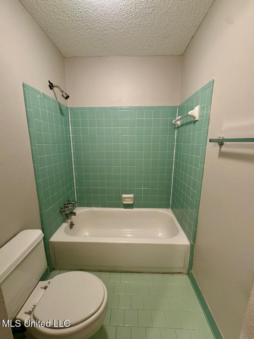 431 Bechtel Boulevard, Unit 3 Ocean Springs, MS 39564 - Photo 22 of 23 Bathroom 1