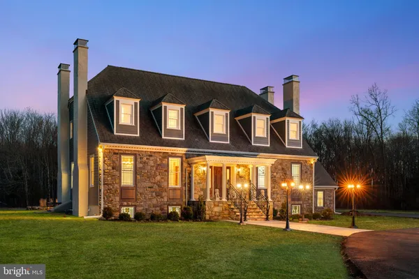 a house view with a outdoor space