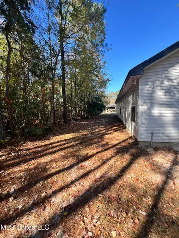 $1,950 | 805 Herlihy Street, Waveland, MS 39576