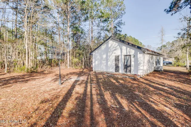 $1,800 | 805 Herlihy Street, Waveland, MS 39576