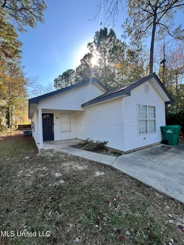 $1,950 | 805 Herlihy Street, Waveland, MS 39576