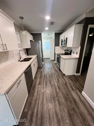 $1,950 | 805 Herlihy Street, Waveland, MS 39576