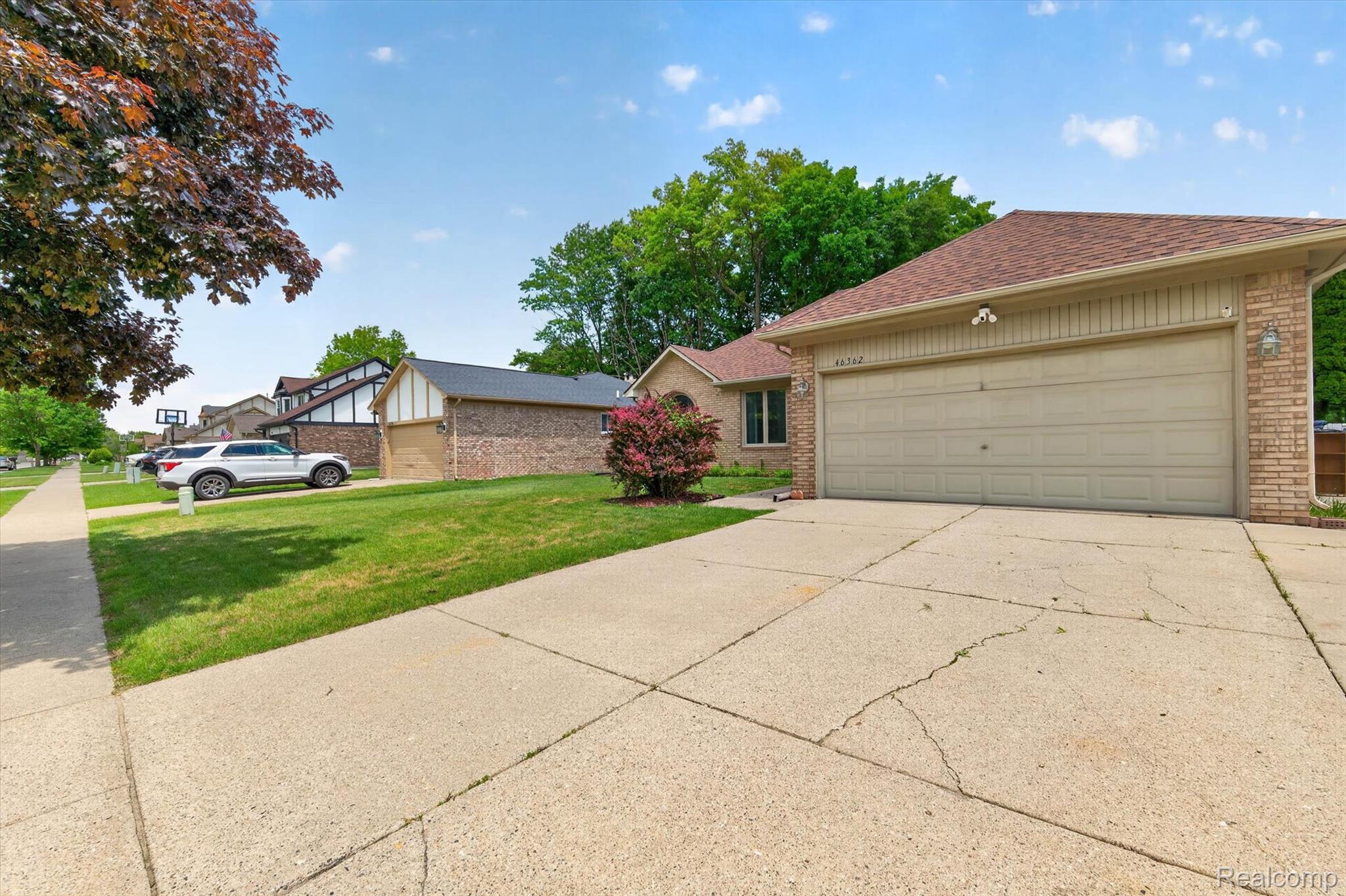 46362 Springhill Drive Utica, MI 48317 - Photo 4 of 59 Front house
