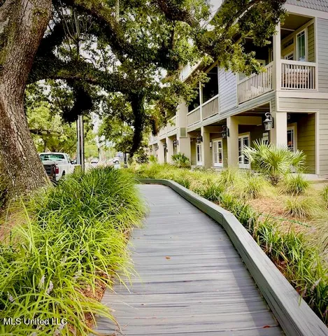 $268,500 | 922 Porter Avenue, Unit 221, Ocean Springs, MS 39564