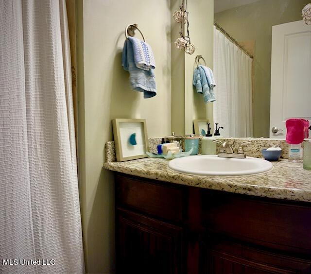 922 Porter Avenue, Unit 221 Ocean Springs, MS 39564 - Photo 15 of 29 PRIMAY BATH