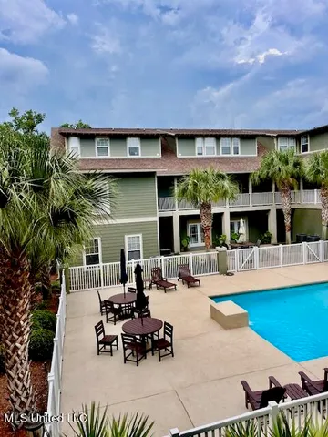 $268,500 | 922 Porter Avenue, Unit 221, Ocean Springs, MS 39564
