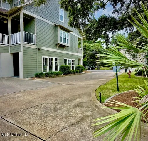 $268,500 | 922 Porter Avenue, Unit 221, Ocean Springs, MS 39564