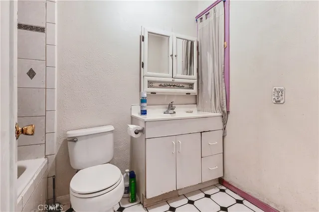 $925,000 | 406 North Rampart Boulevard, Los Angeles, CA 90026