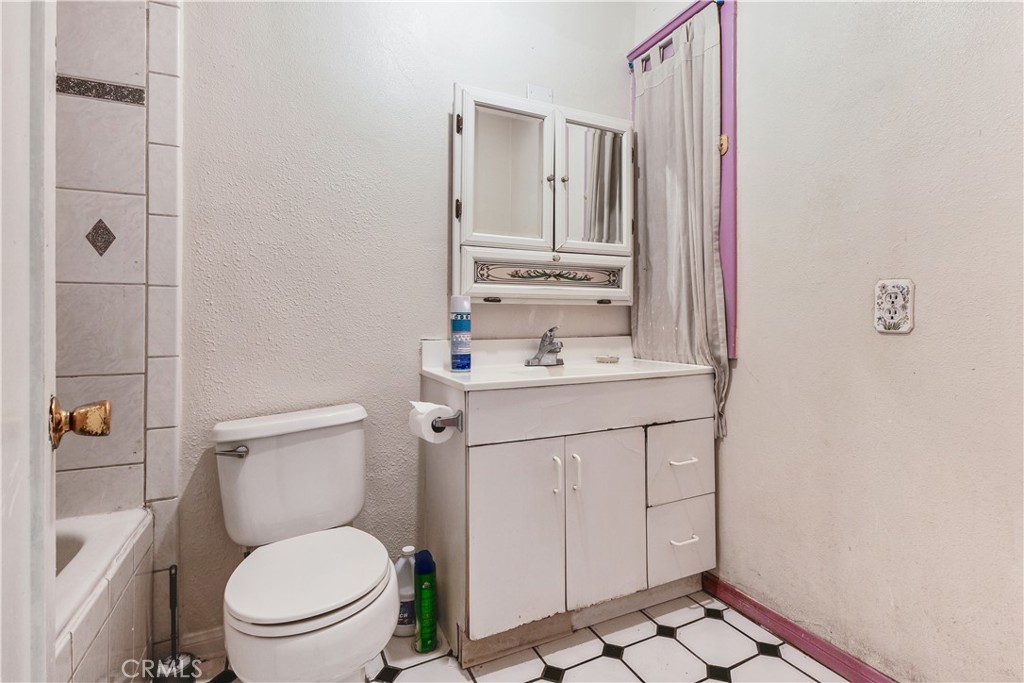 406 North Rampart Boulevard Los Angeles, CA 90026 - Photo 12 of 43