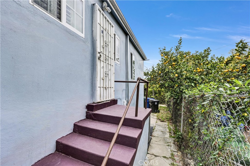 406 North Rampart Boulevard Los Angeles, CA 90026 - Photo 32 of 43