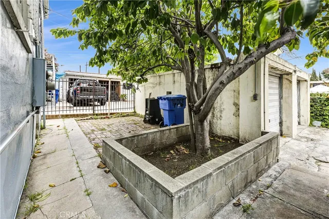 $925,000 | 406 North Rampart Boulevard, Los Angeles, CA 90026