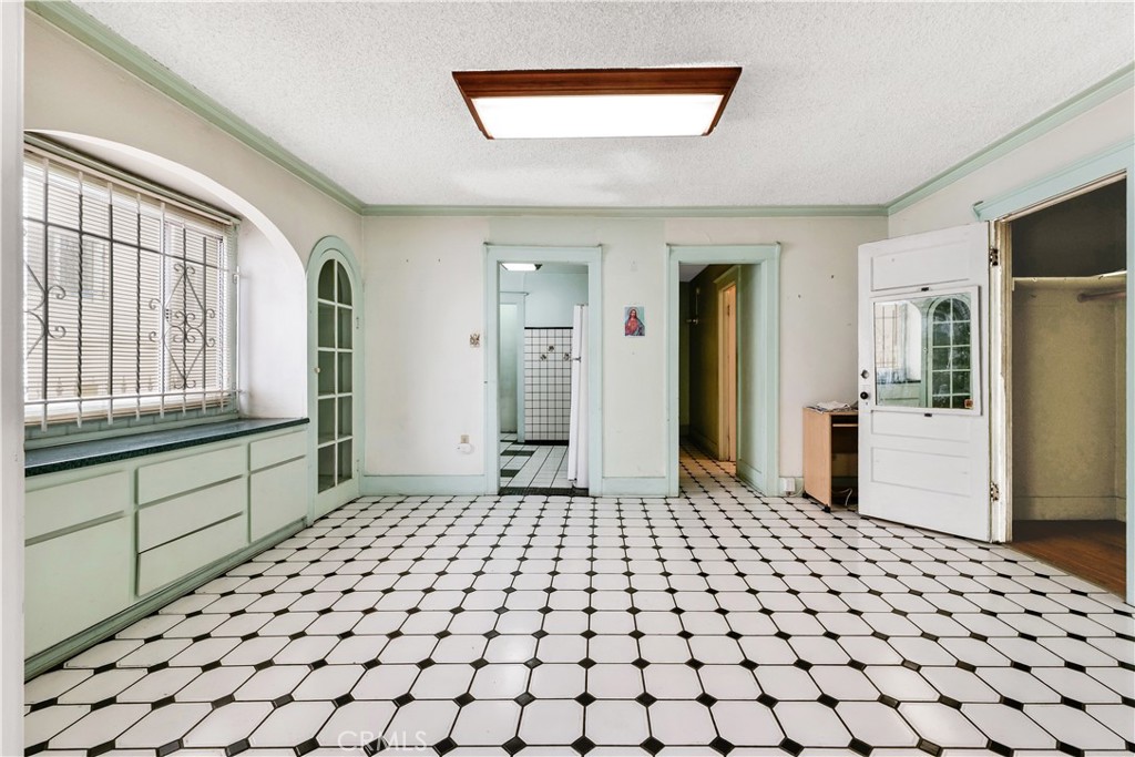 406 North Rampart Boulevard Los Angeles, CA 90026 - Photo 7 of 43