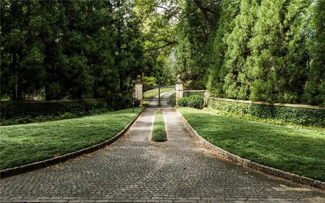 $25,000,000 | 881 West Conway Drive Northwest, Atlanta, GA 30327