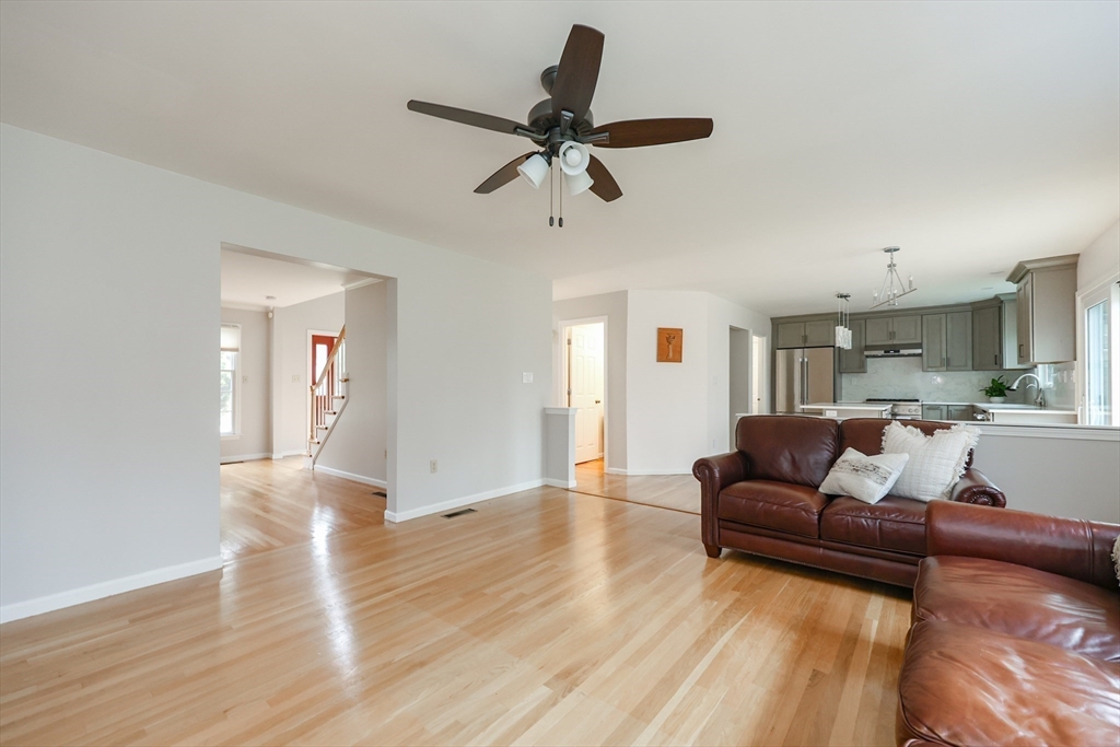 19 Reeve Road Sharon, MA 02067 - Photo 4 of 37 Gallery Image 4