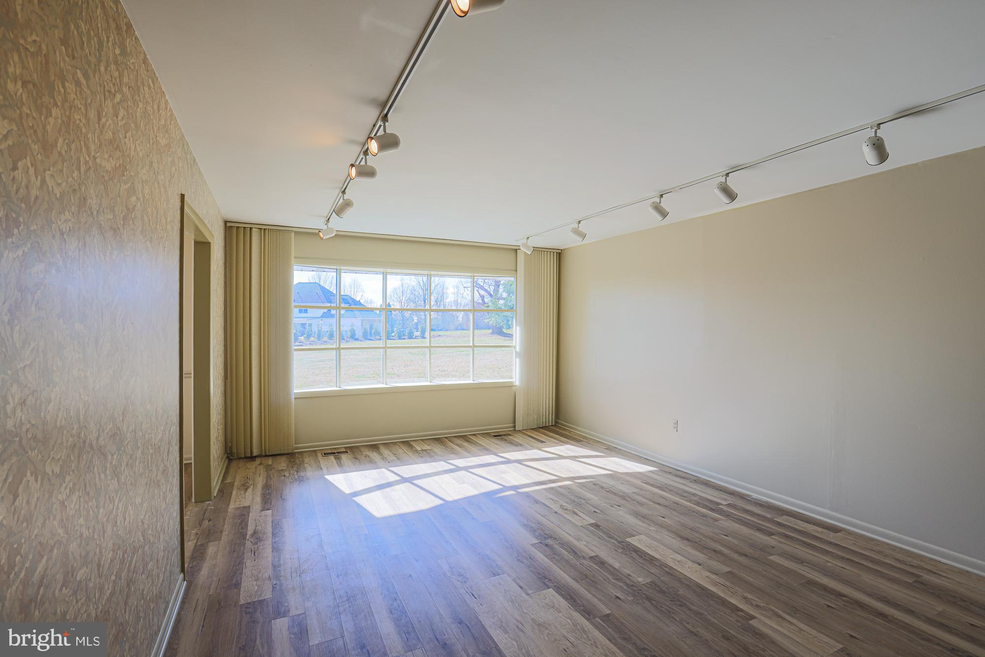 14005 Foxland Road Phoenix, MD 21131 - Photo 31 of 68 Family room