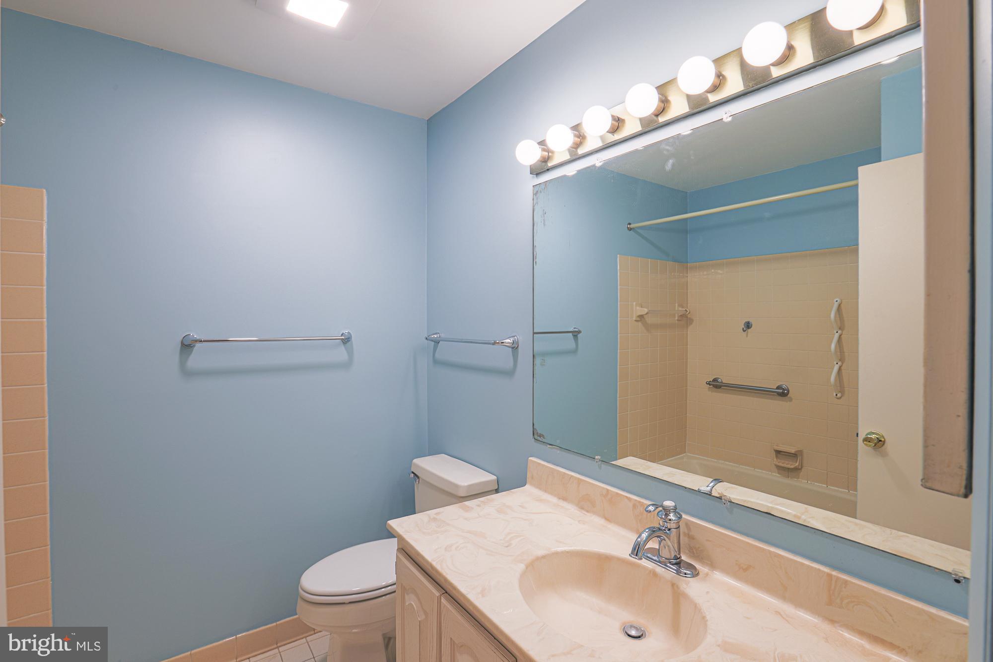 14005 Foxland Road Phoenix, MD 21131 - Photo 47 of 68 Main lvl full bath