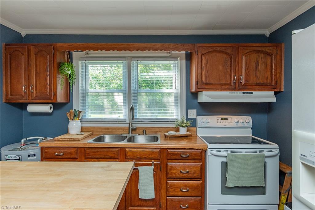 332 Dibrell Road Ruffin, NC 27326 - Photo 9 of 32 Kitchen
