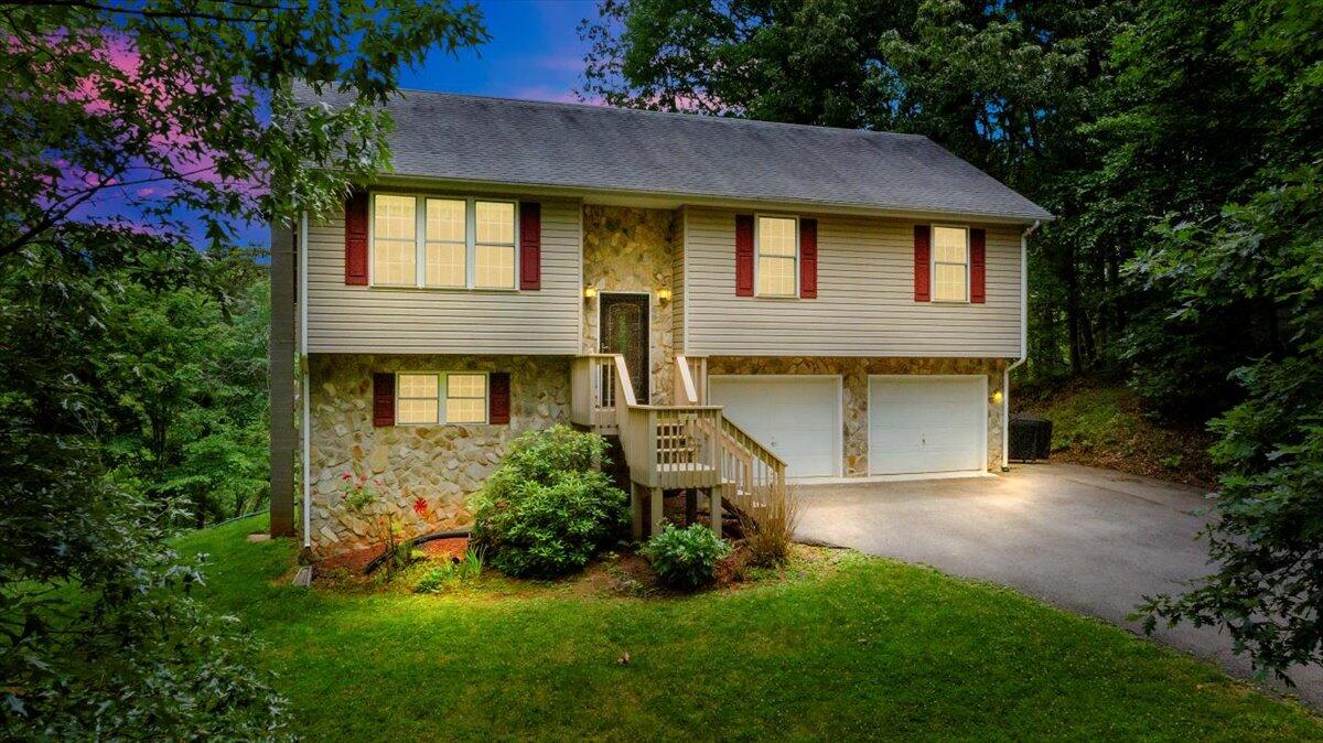 3353 Turner Branch Road Vinton, VA 24179 - Photo 1 of 42 01-DJI_20250609125151_0015_D_MIB