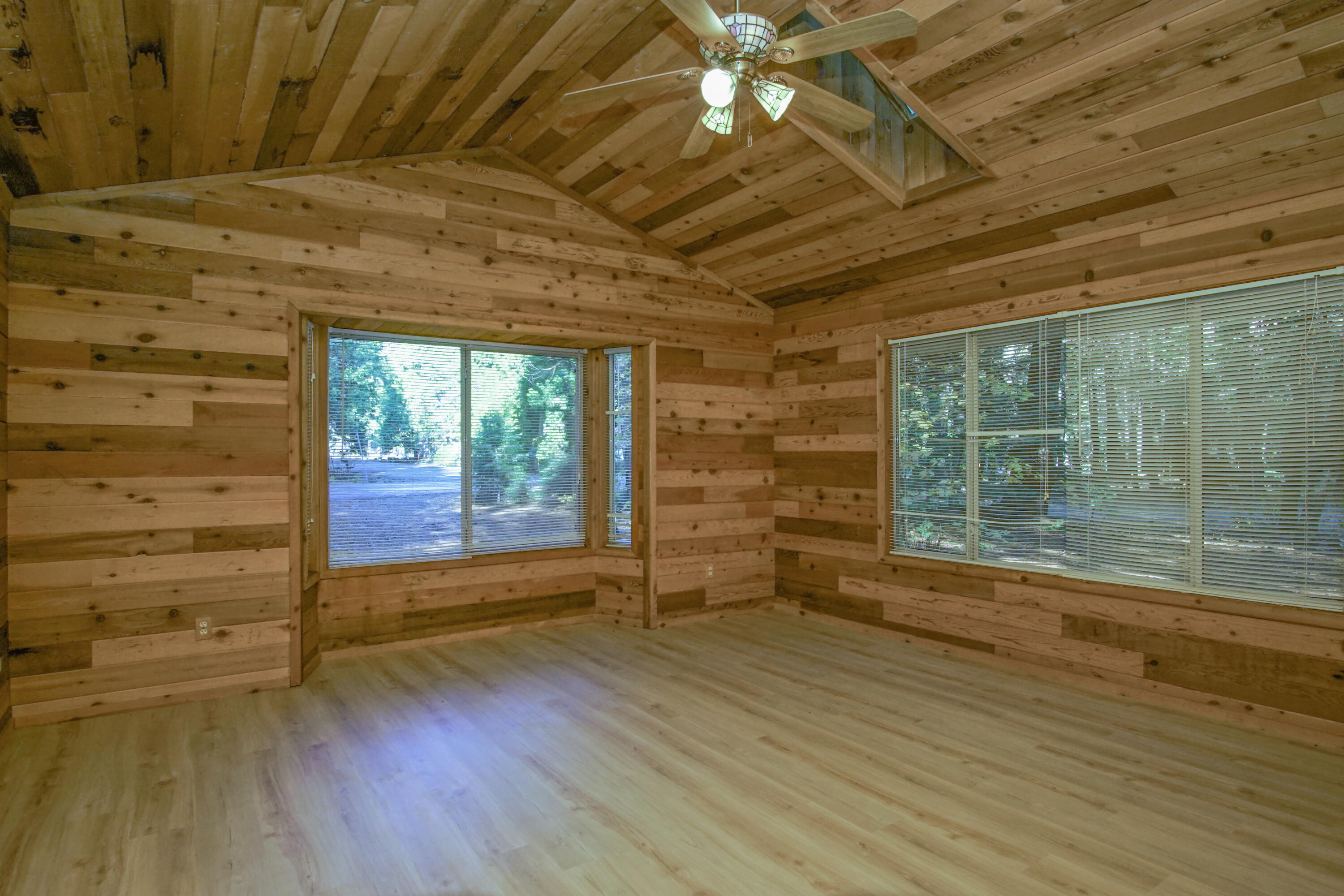 8298 Starlite Pines Road Shingletown, CA 96088 - Photo 9 of 21 Primary Bedroom View 2