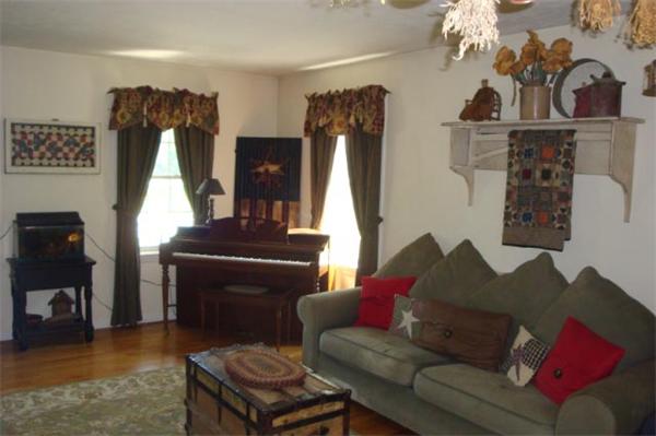 8 Mark Newton Road Westminster, MA 01473 - Photo 3 of 20 Gallery Image 3