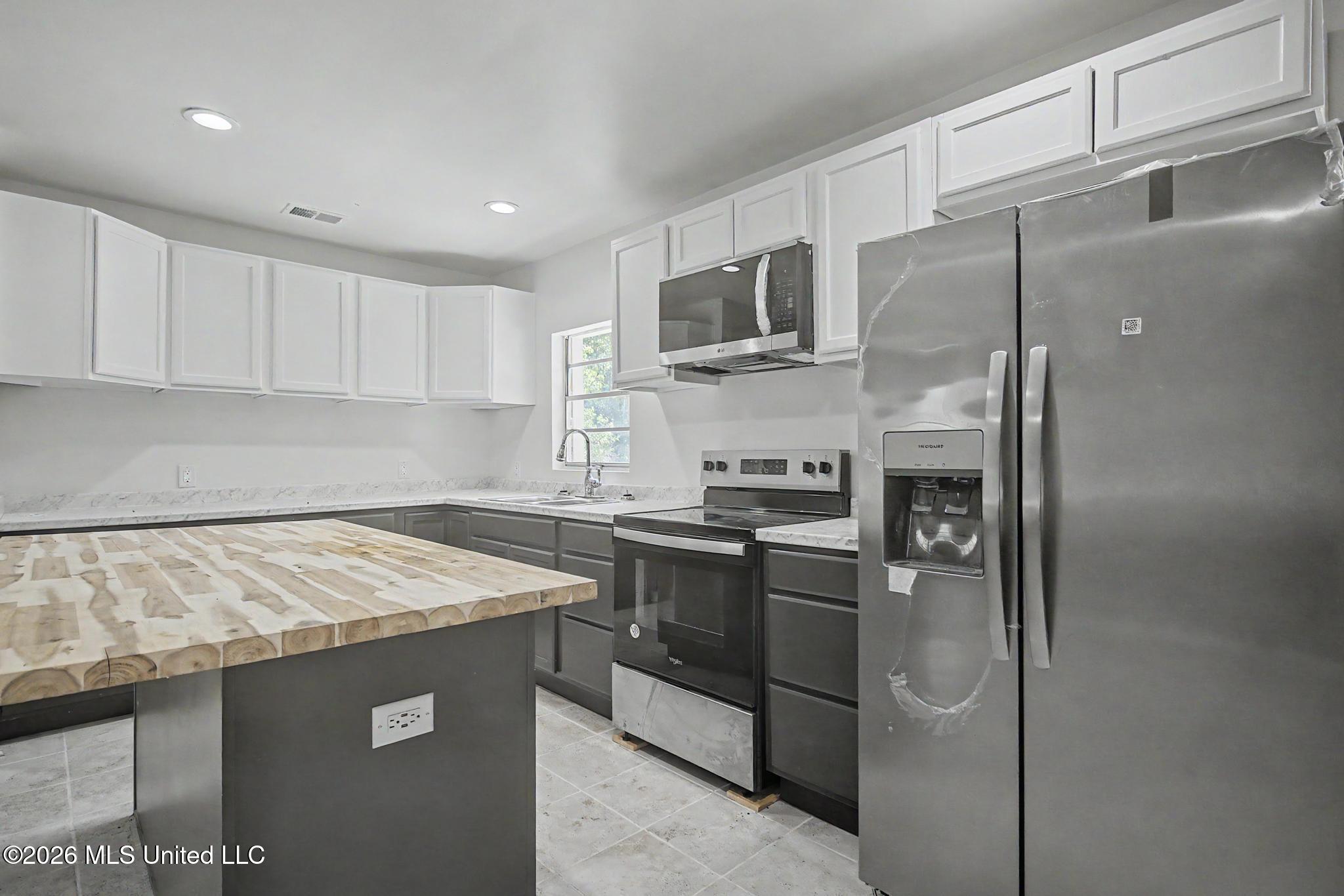 9424 Daisy Vestry Road, Unit B Biloxi, MS 39532 - Photo 2 of 14 Unit B- 3 bed (4)