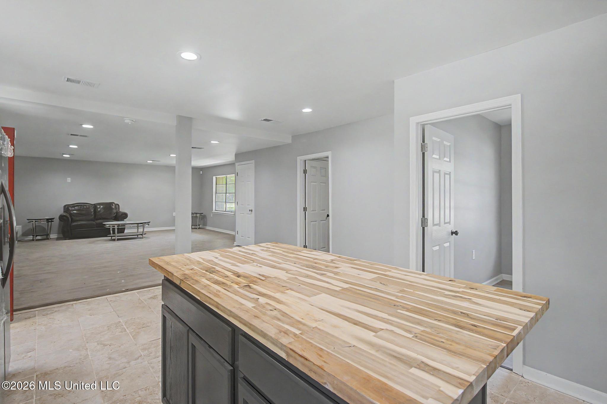 9424 Daisy Vestry Road, Unit B Biloxi, MS 39532 - Photo 5 of 14 Unit B- 3 bed (6)