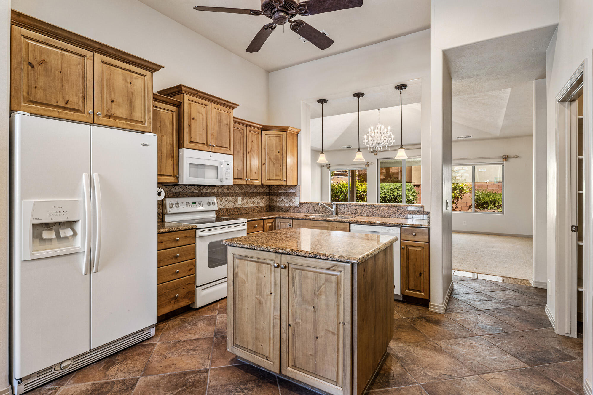 2166 West 1010 North St. George, UT 84770 - Photo 13 of 31 Kitchen