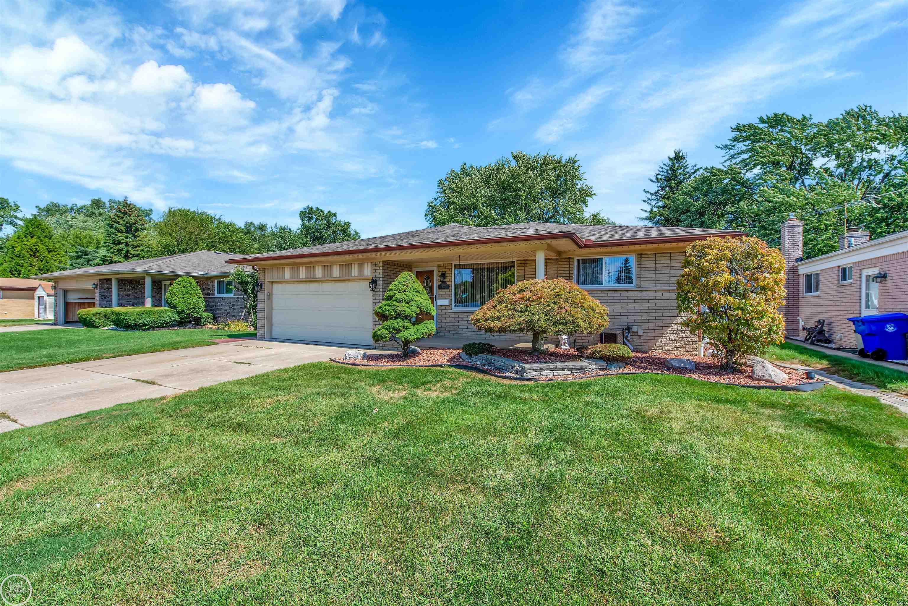 31316 Hayes Road Fraser, MI 48026 - Photo 3 of 31 50096934-2.JPG