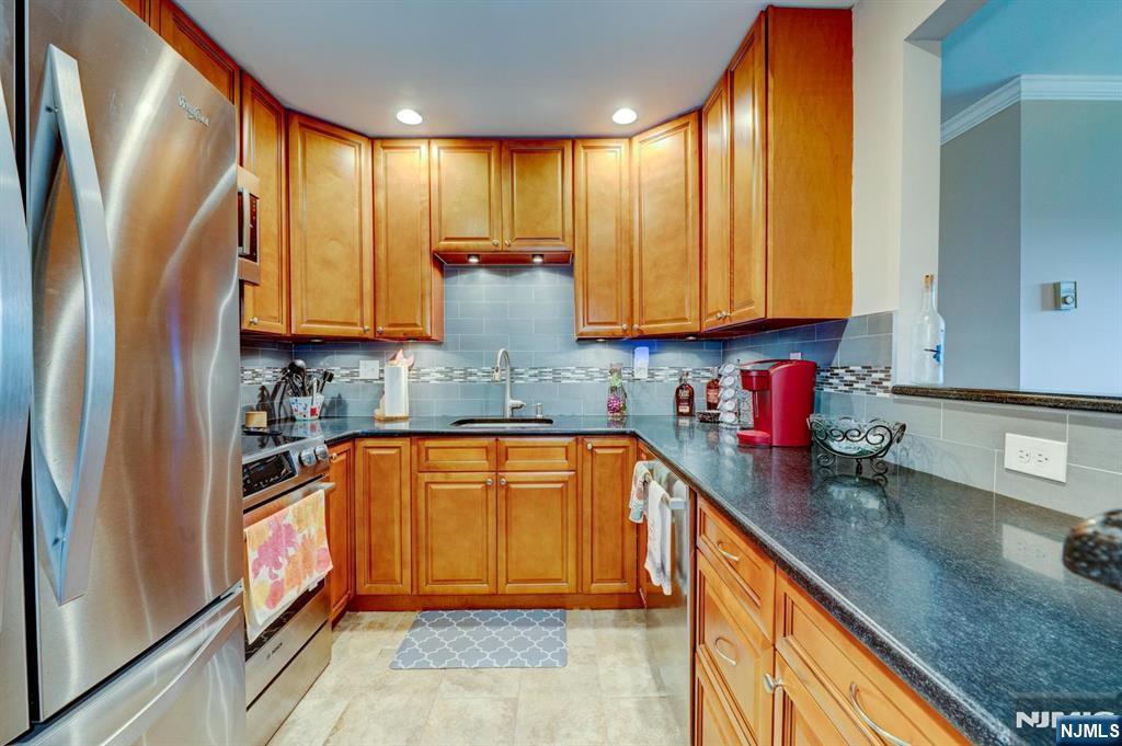 314 Federal Hill Road, Unit 314 Pompton Lakes, NJ 07442 - Photo 14 of 29